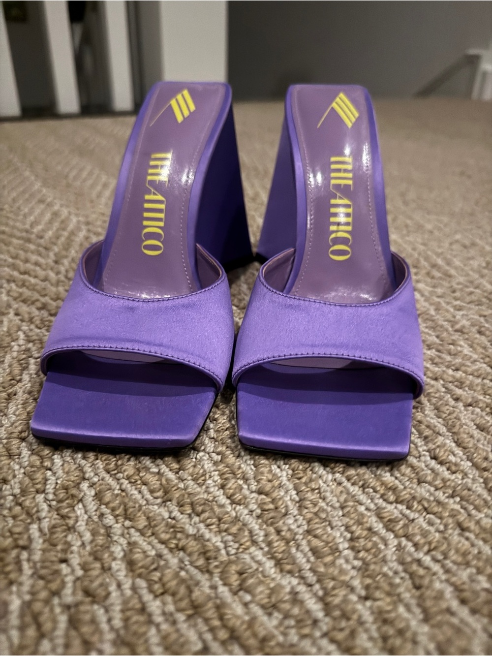 NWT Attico Lilac Satin Sculptural Block Heel Mule Sandals Size 8